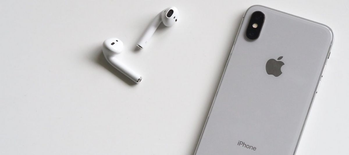 apple iphone airpods
